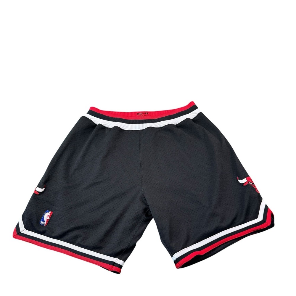 Hardwood Classics Chicago Bulls NBA Shorts 1987-88 Red White Black Large L